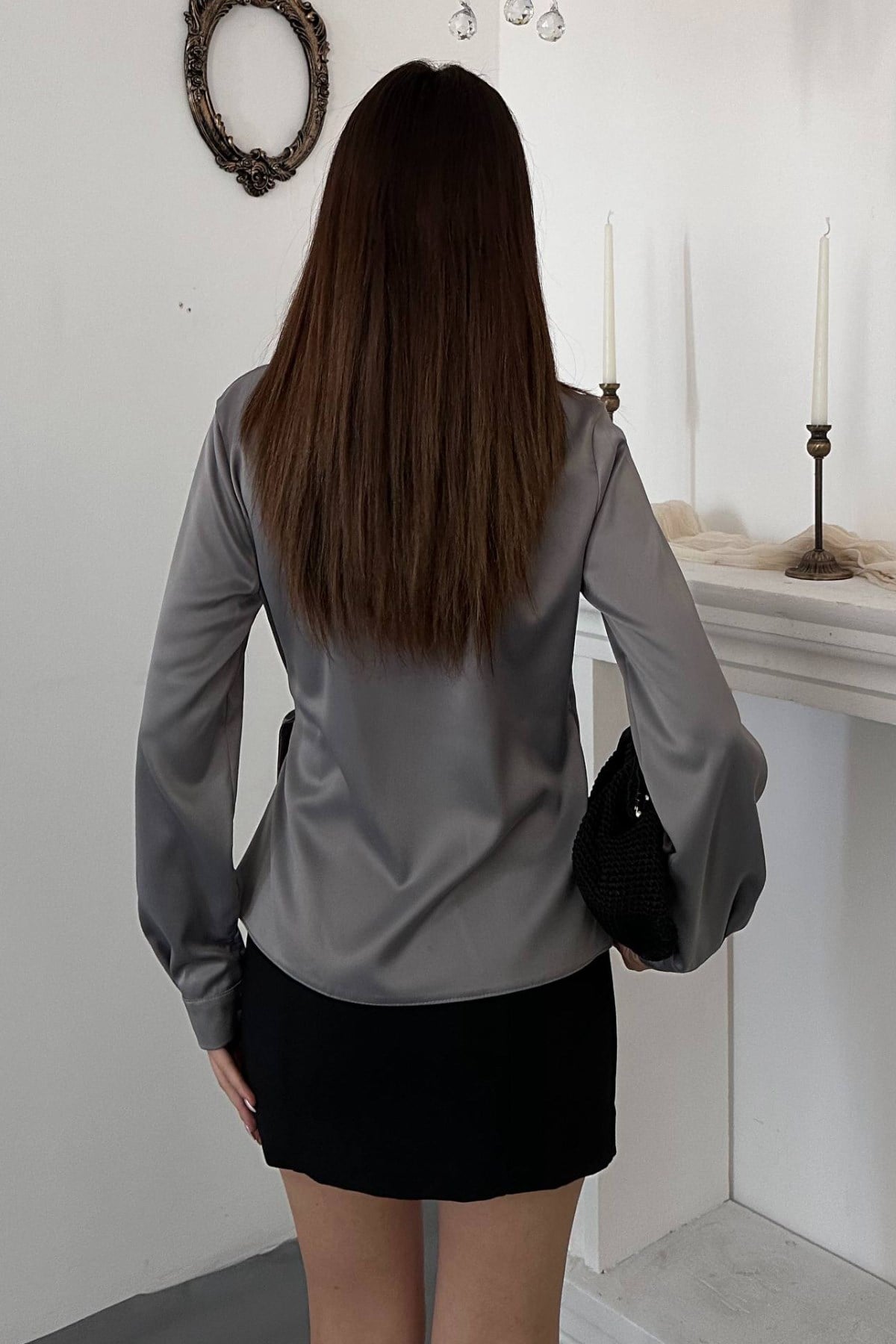 Gri Düğme Detaylı Saten Bluz