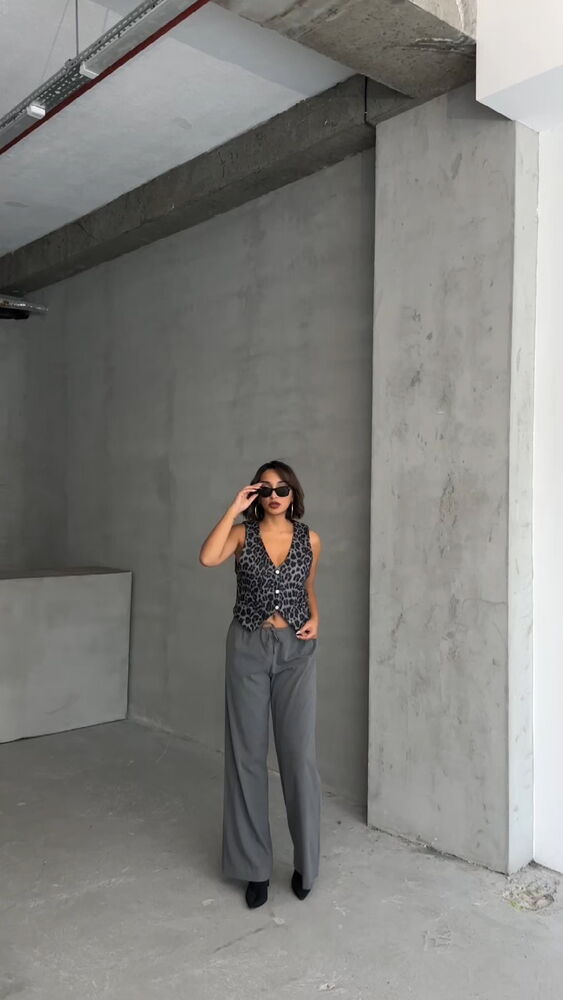Wholesale Cachet Vest - Grey Leopard