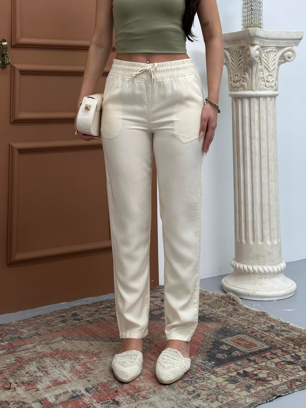 Pantaloni jogger crem cu talie elastică