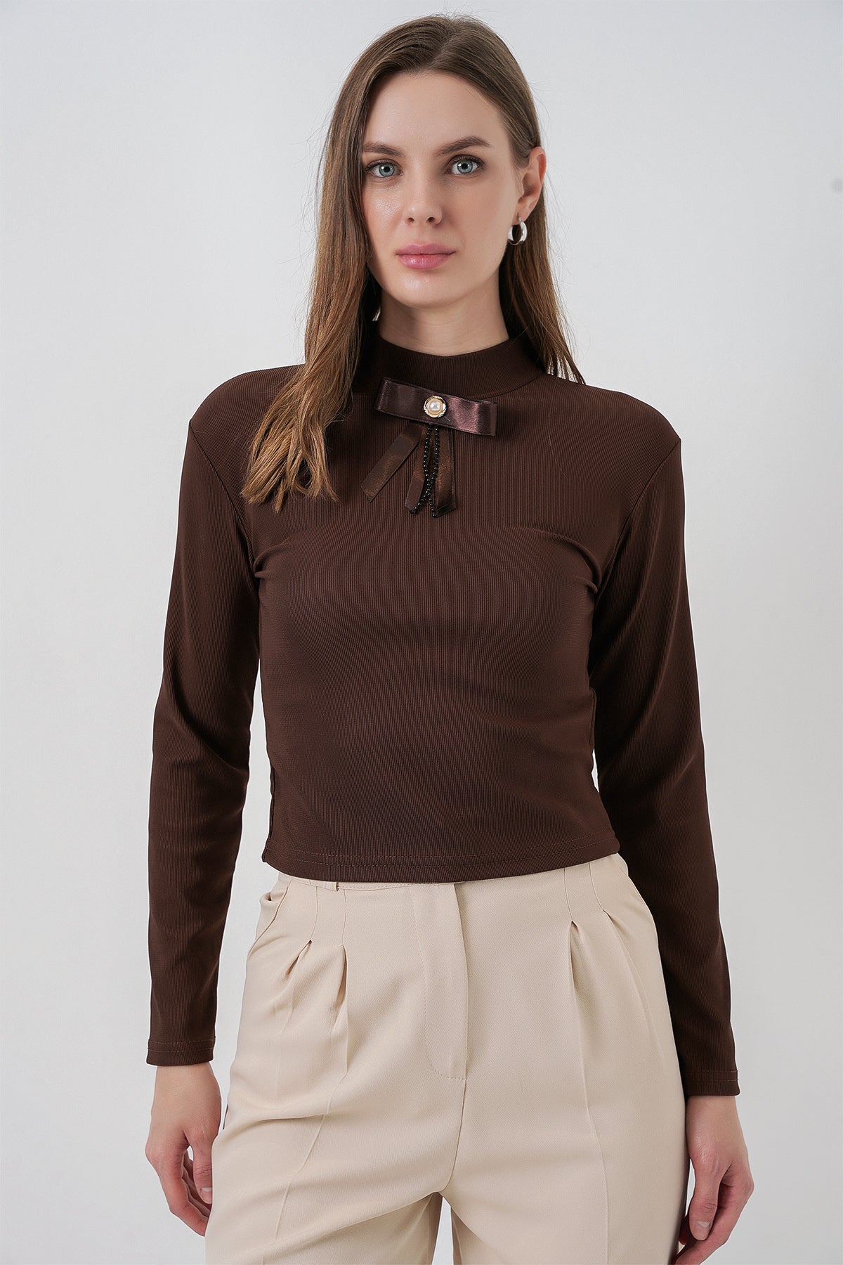 Bluz cu mânecă lungă și detalii panglică, de damă 977 - Maro