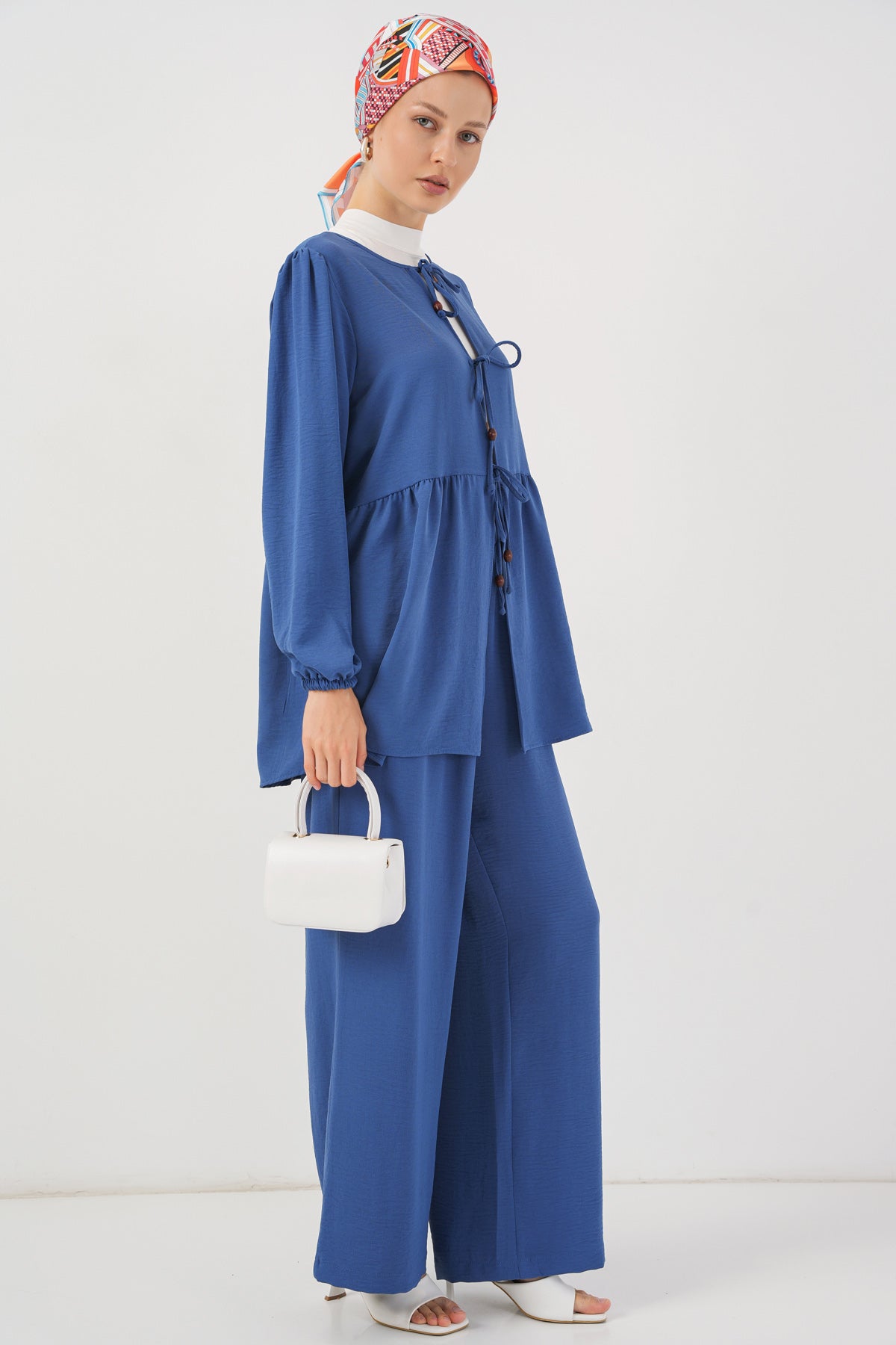 Set din Două Piese: Tunica cu Legătură Frontală și Pantaloni 6744 - Indigo