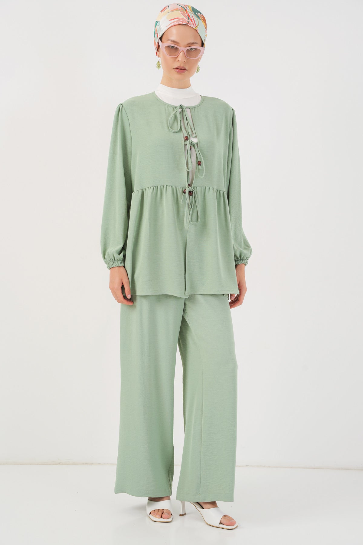 Set din Două Piese: Tunica cu Legătură Frontală și Pantaloni 6744 - Mentă