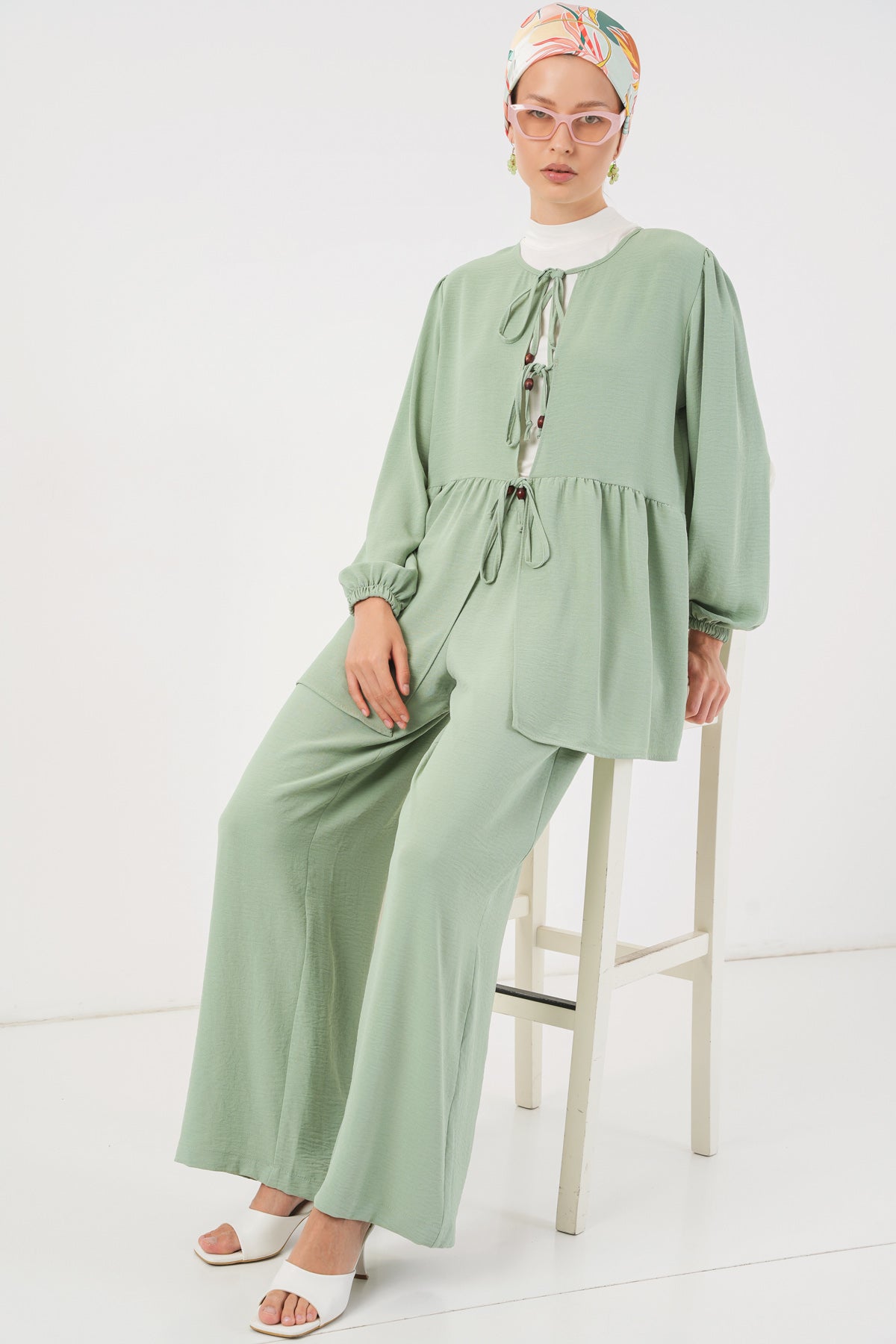 Set din Două Piese: Tunica cu Legătură Frontală și Pantaloni 6744 - Mentă