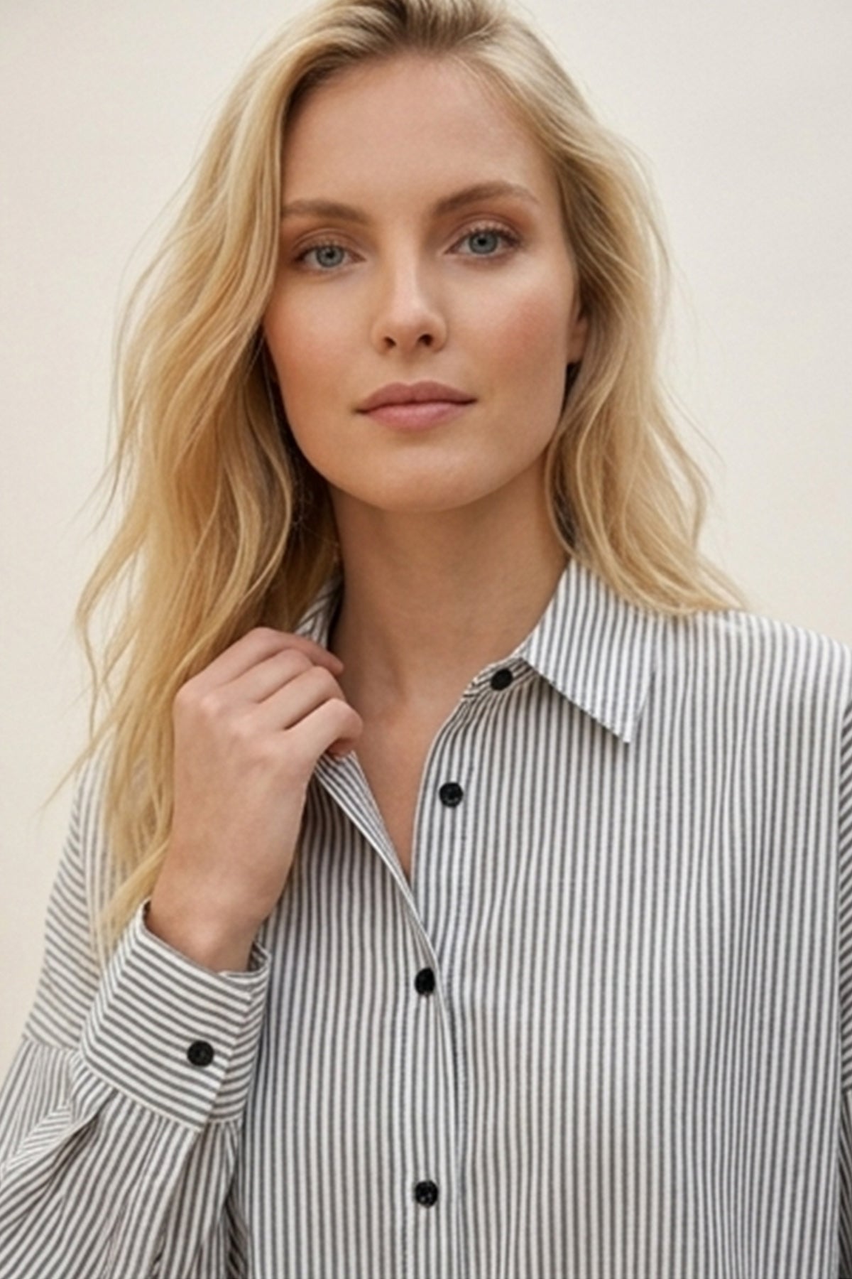 Kadın Siyah Beyaz Çizgili Oversize Uzun Basic Gömlek 3900