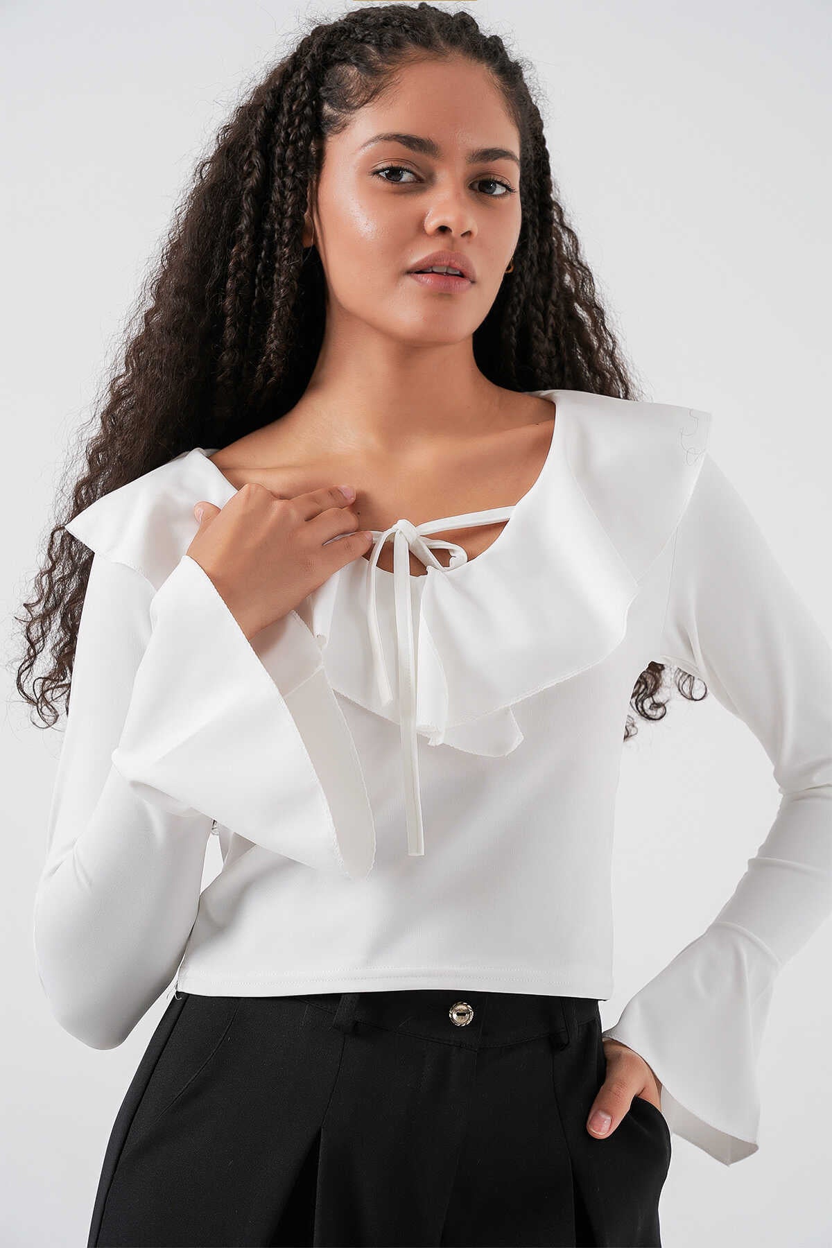 Bluză crop cu mâneci lungi pentru femei 979 - Alb
