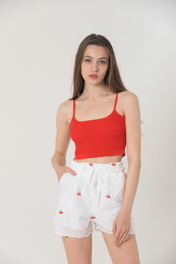 Pantaloni scurți Topshow cu broderie florală roșie, en-gros