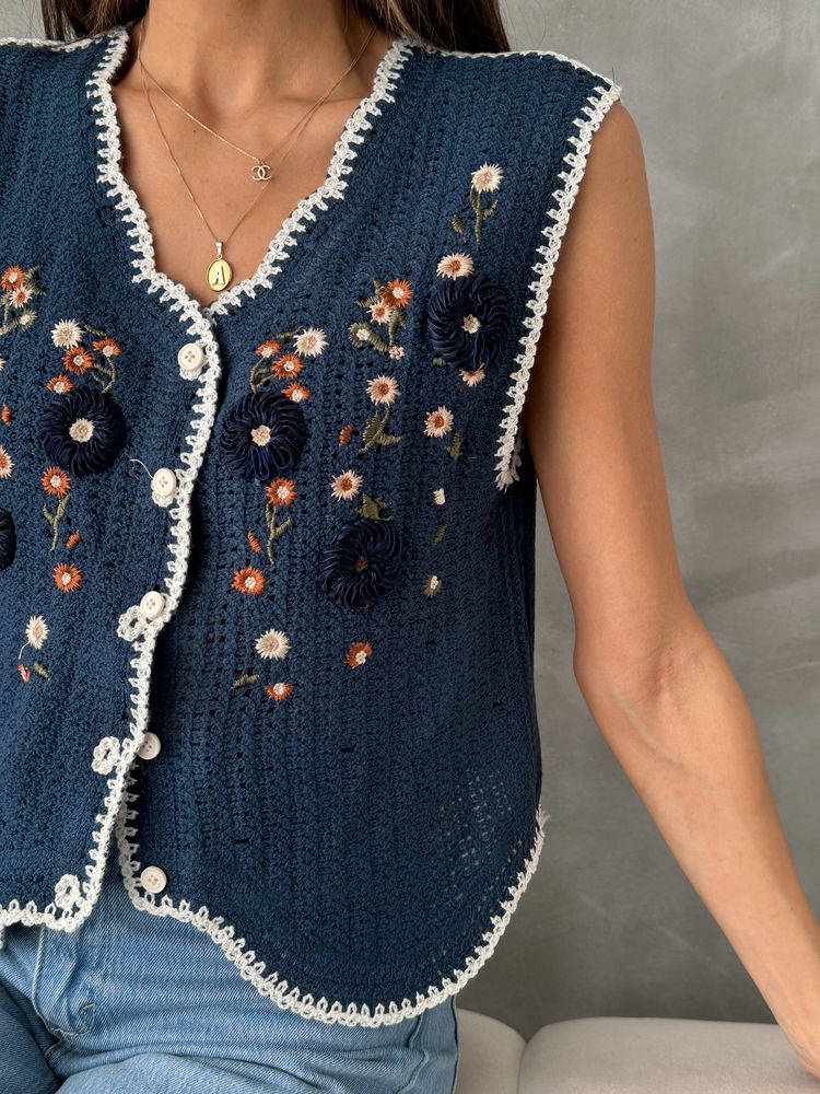 Vestă brodată bleumarin Topshow, en-gros