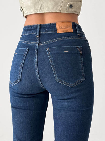 Pantaloni mini evazați din denim de culoare albastru închis