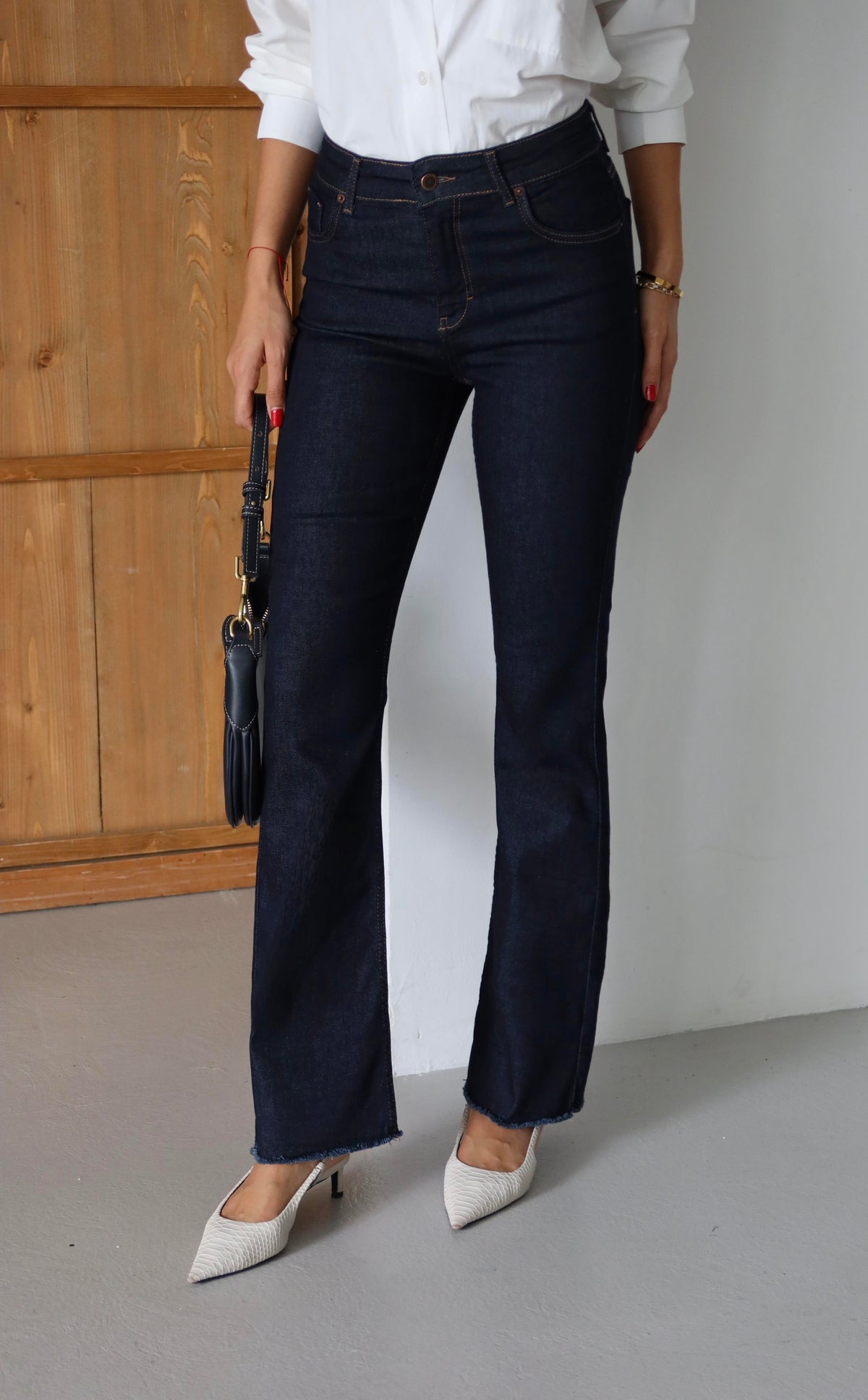 Pantalon Jean Rinse Talie Înaltă Mărime Intermediară Cusături Brute Detailate