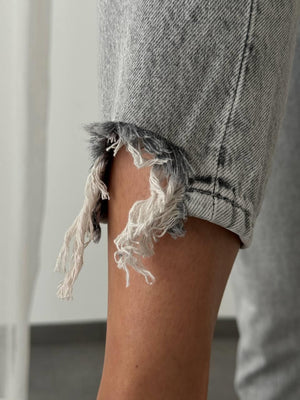 Yüksek Bel Paça Detaylı Açık Gri Mom Fit Jean Pantolon