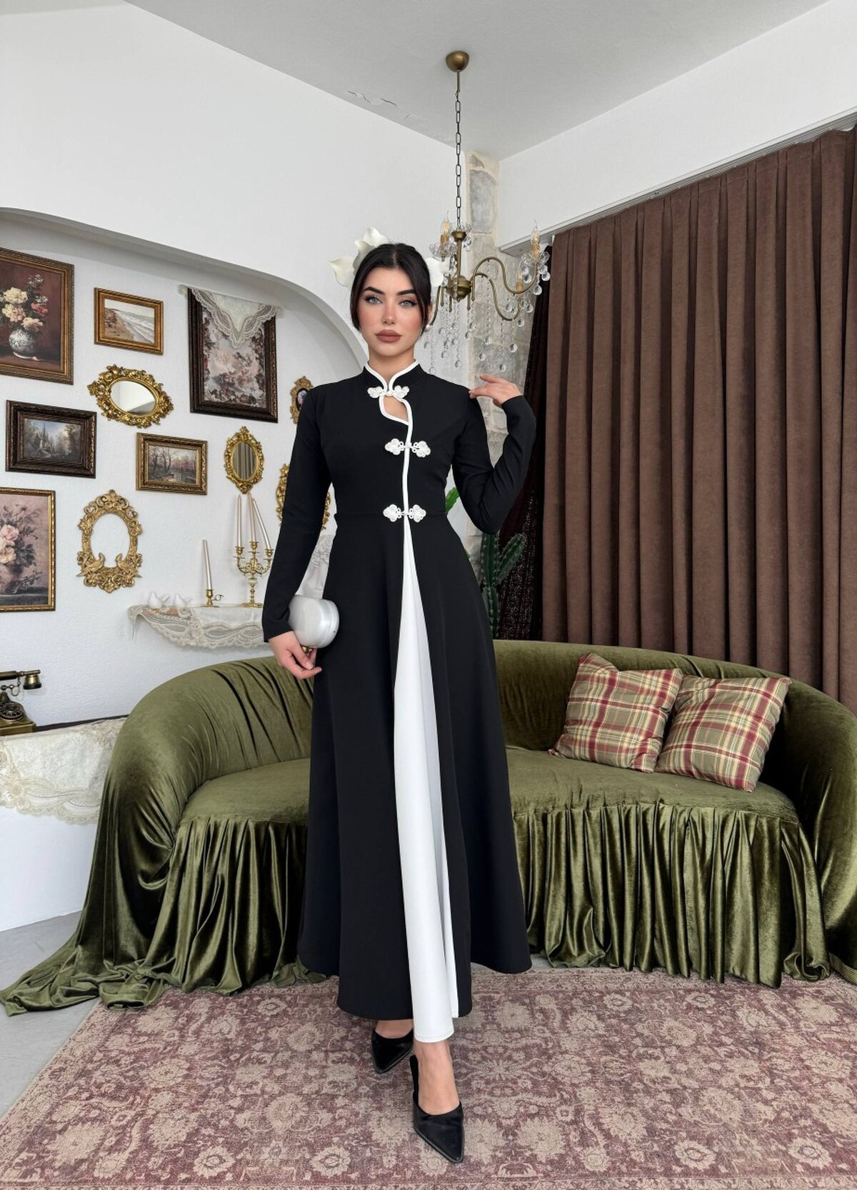 Muas Broş Detaylı Elbise