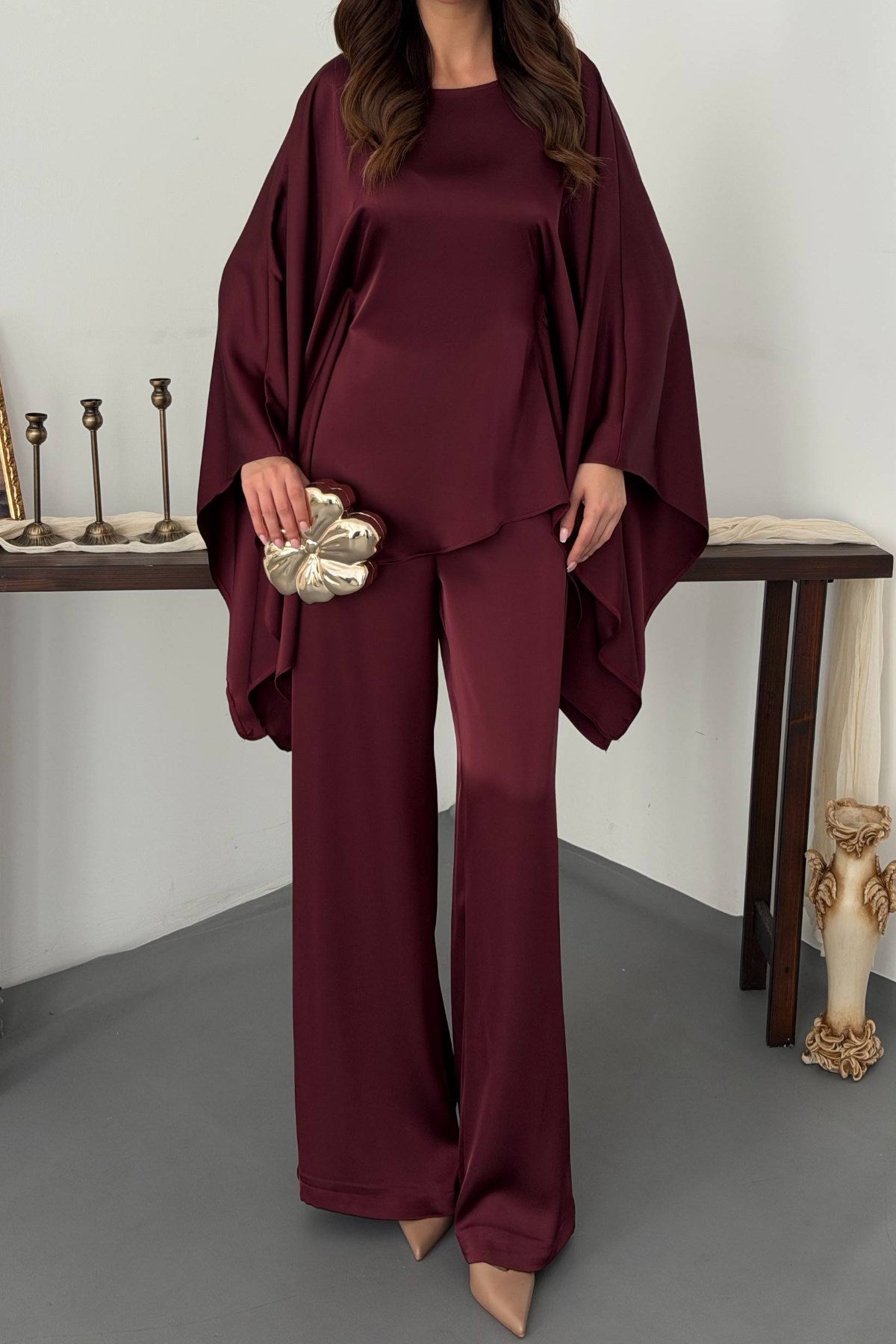 Costum de pelerină cu prune