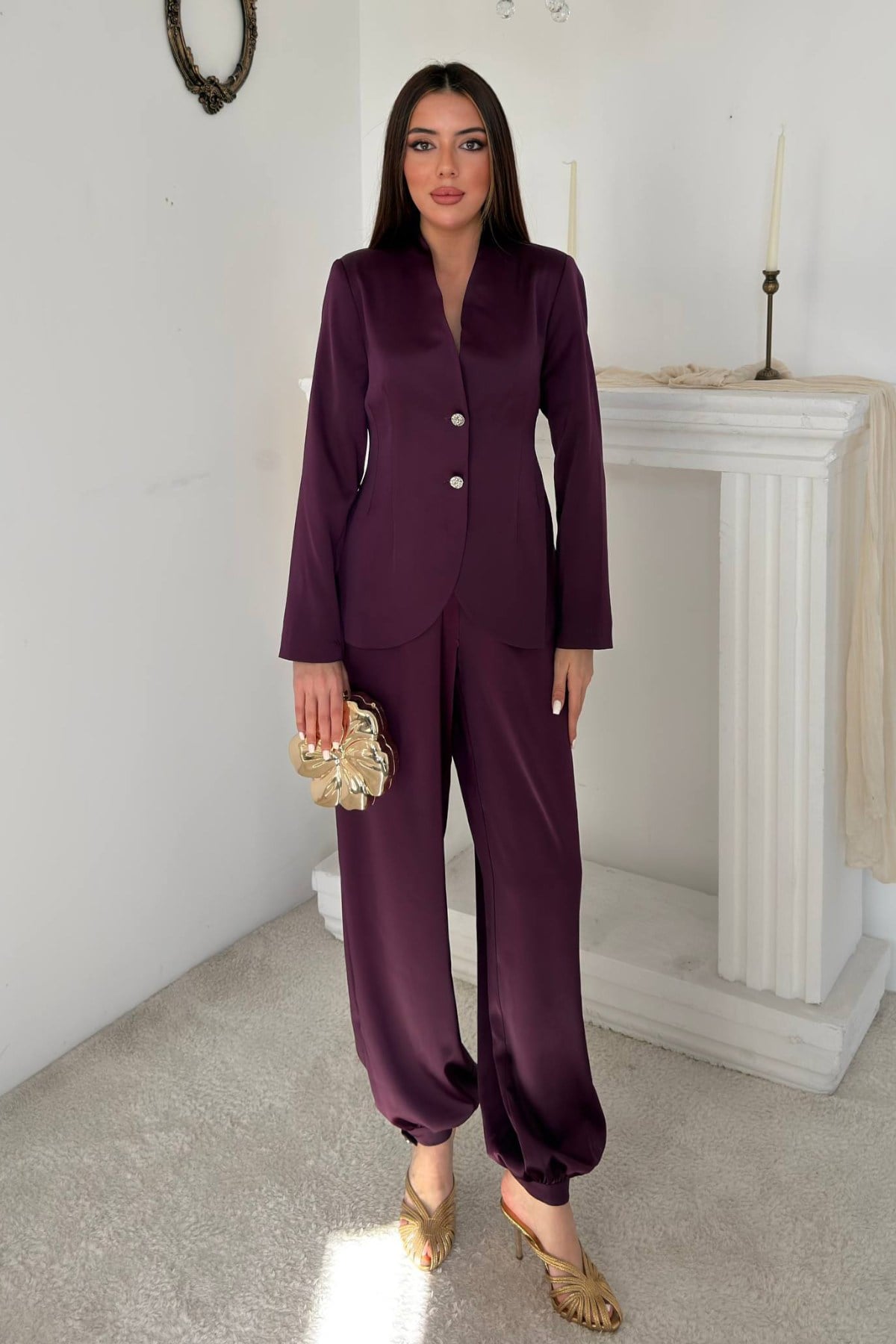 Costum cu jachetă și pantaloni din satin prun
