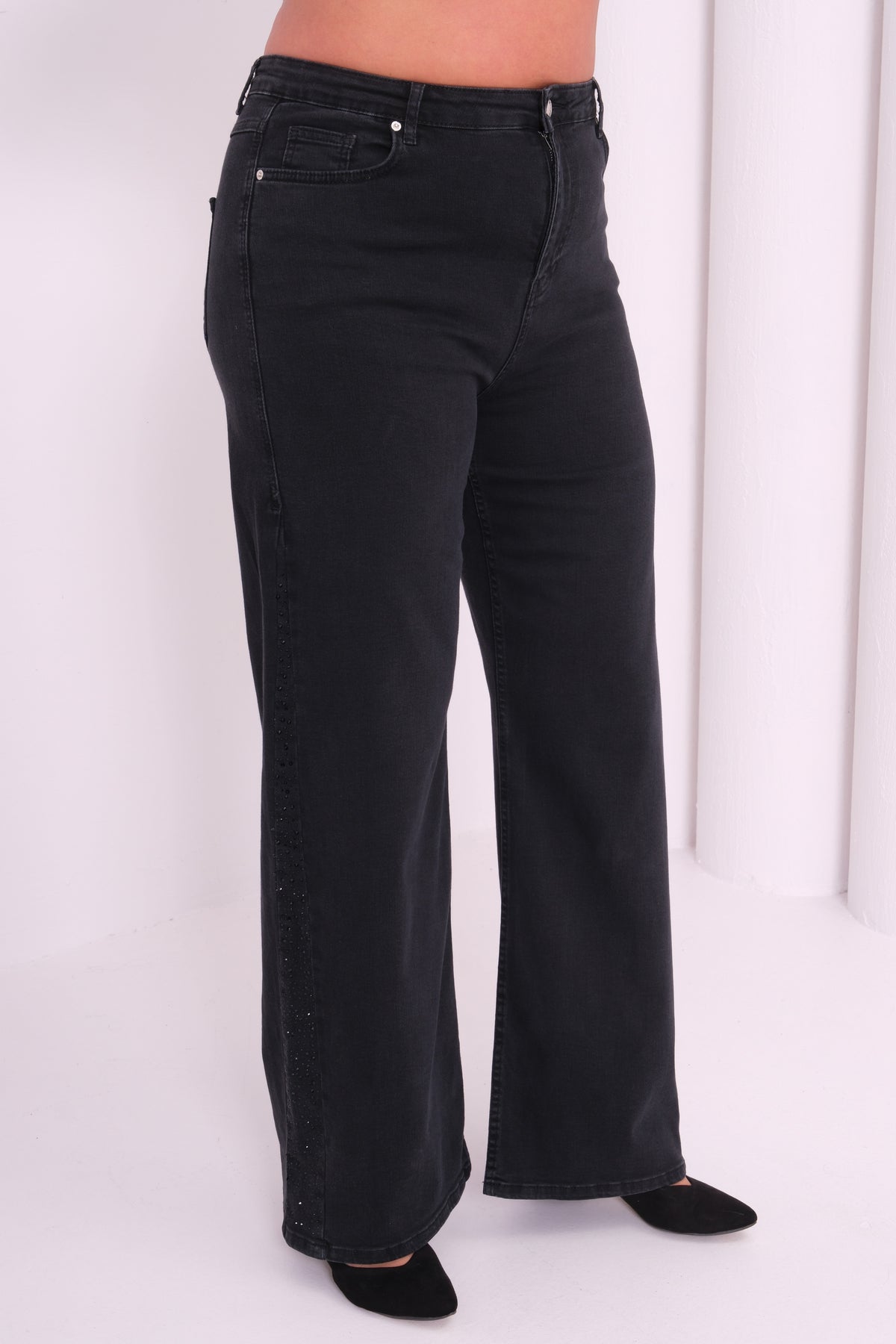 Yüksek Bel Boru Paça Yandan Taş Detaylı Battal Kalıp Black Black Taşlı Jean Pantolon