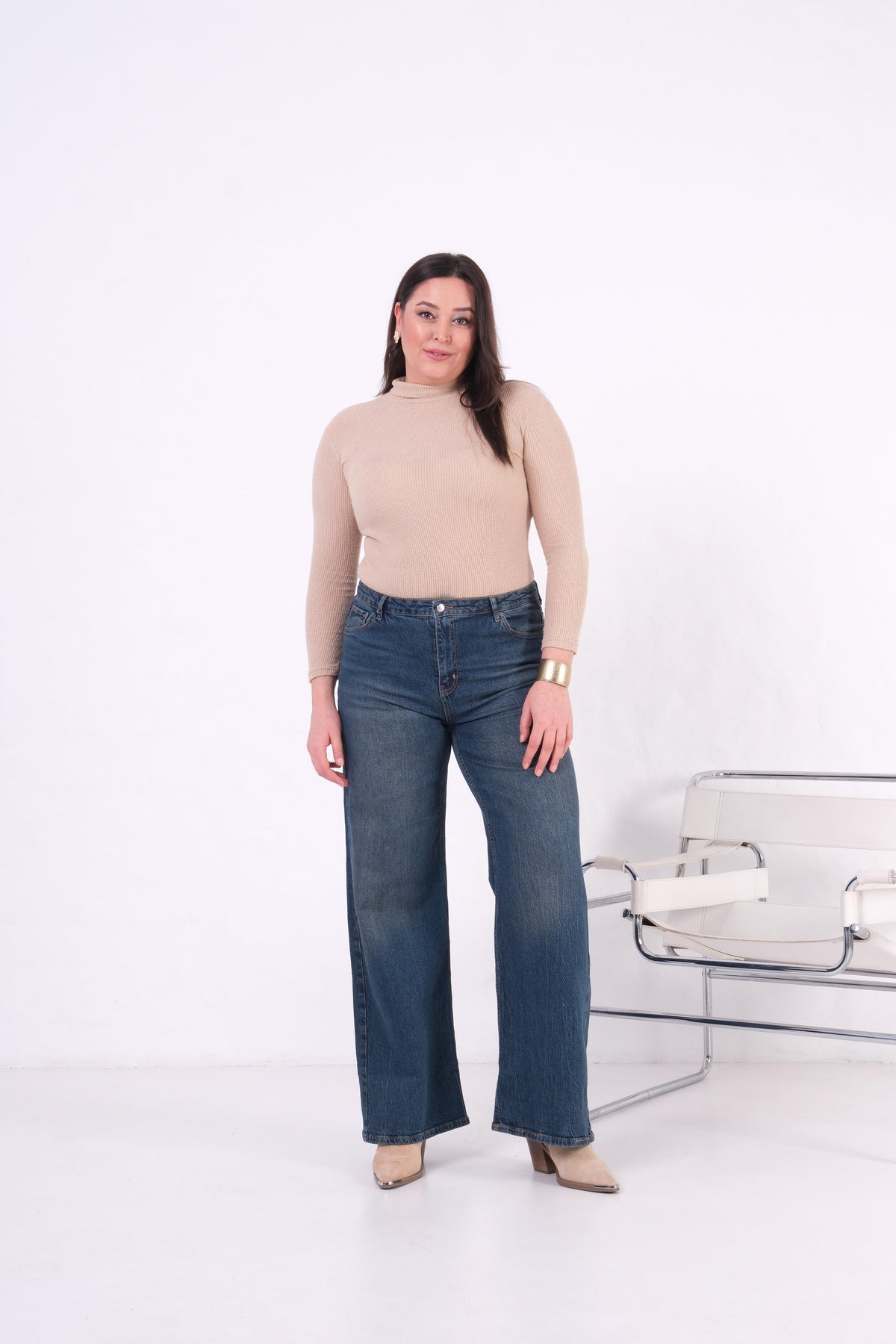 Pantaloni de blugi evazați cu talie înaltă, croială largă, nuanță cafea