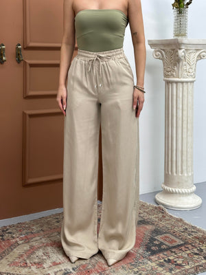 Pantaloni bej, lejeri, cu talie elastică
