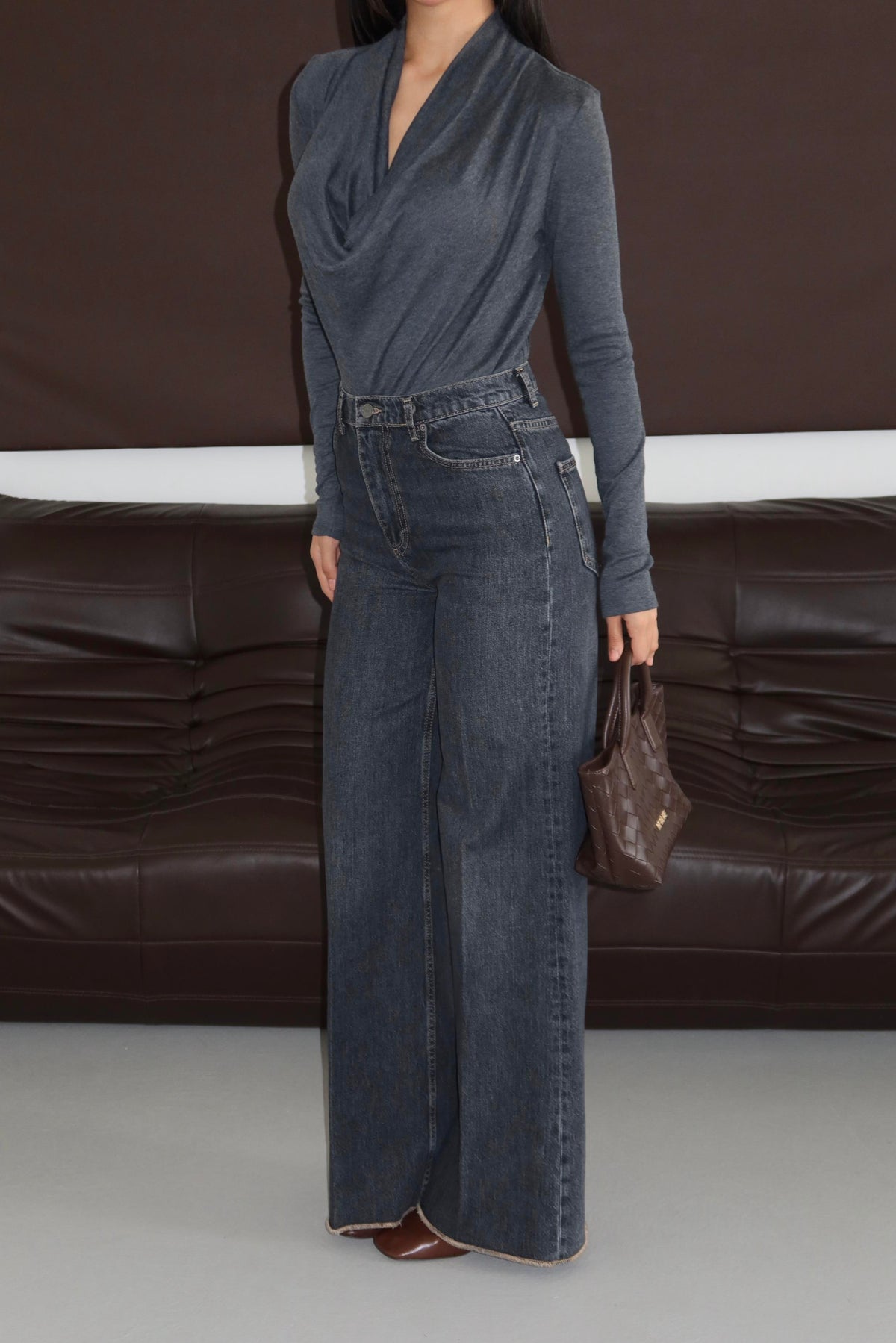 Pantalon Jean Negru Talie Înaltă Cusătură Overlock Cusături Brute Ușoare Detailate