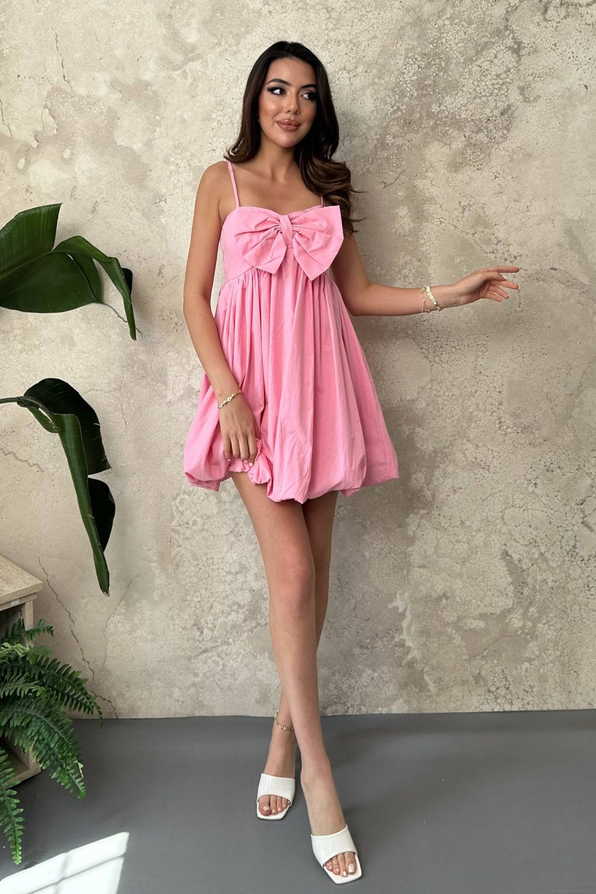 Pembe Önü Fiyonklu Askılı Elbise