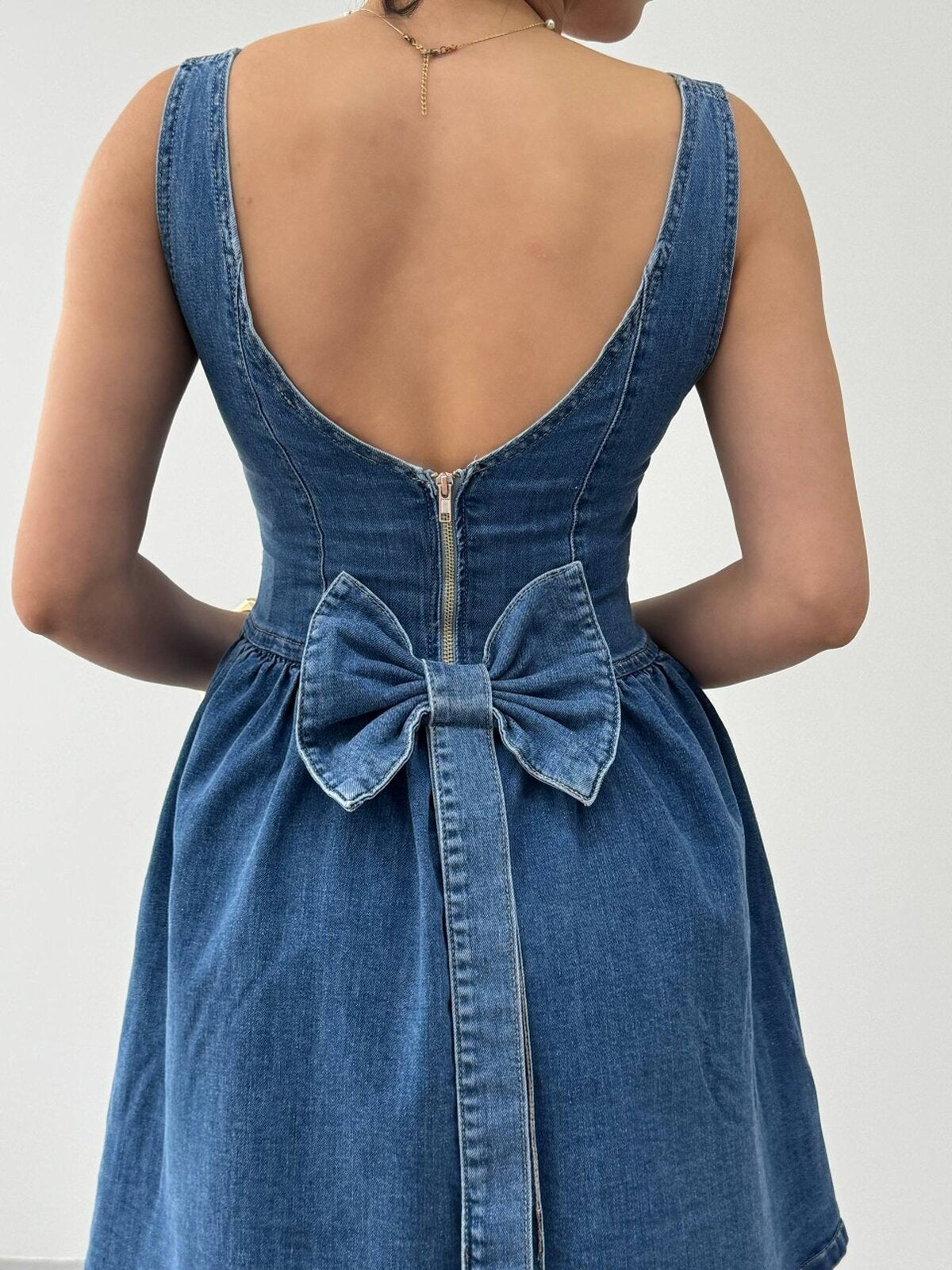 Rochie din denim cu fundă detaliată și volane