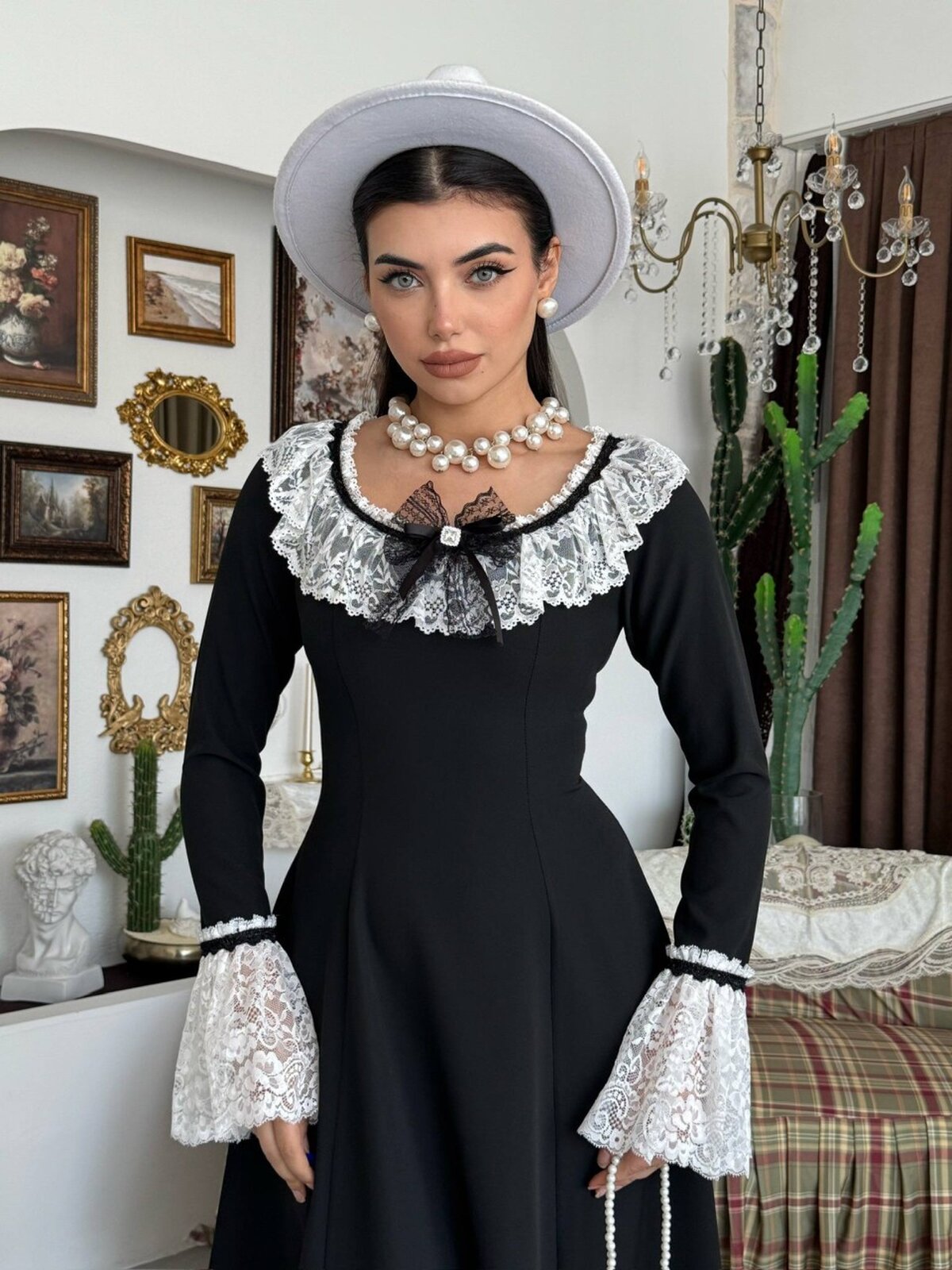 Ruyn Broş Detaylı Elbise
