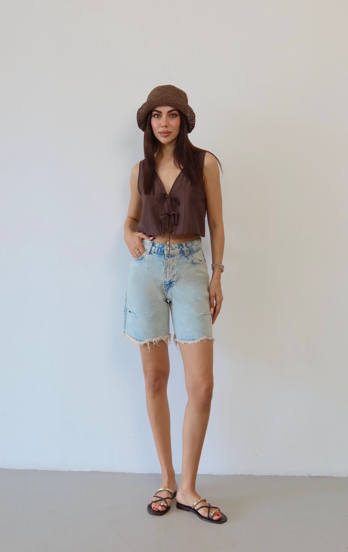 Pantalon Scurt Jean Femei Nuanță Verde cu Detalii Crac Tăiat și Ciucure