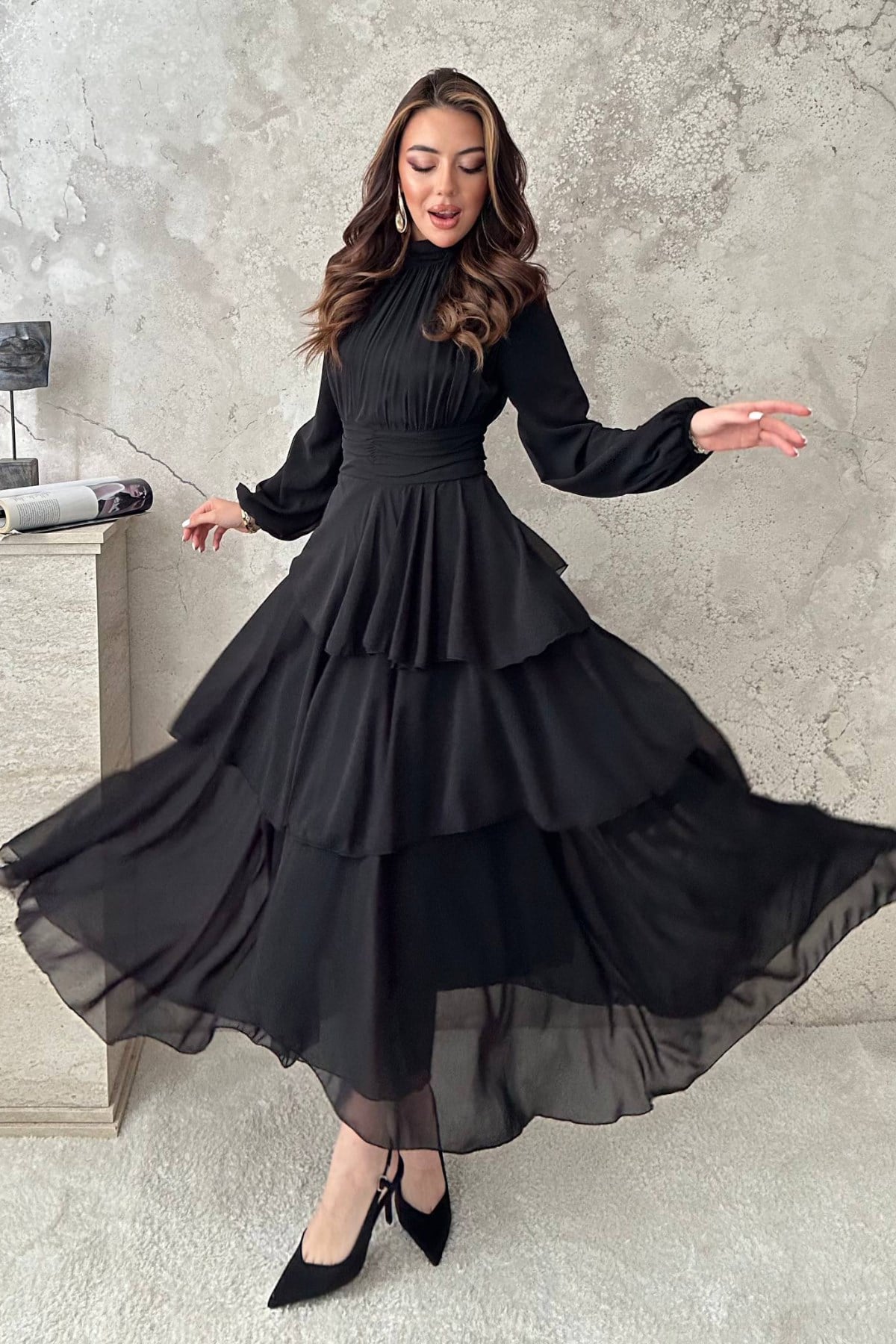 Siyah Kat Kat Bel Detaylı Elbise