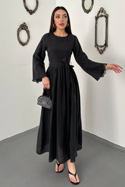 Siyah Kol Ucu Dantel Detaylı Elbise