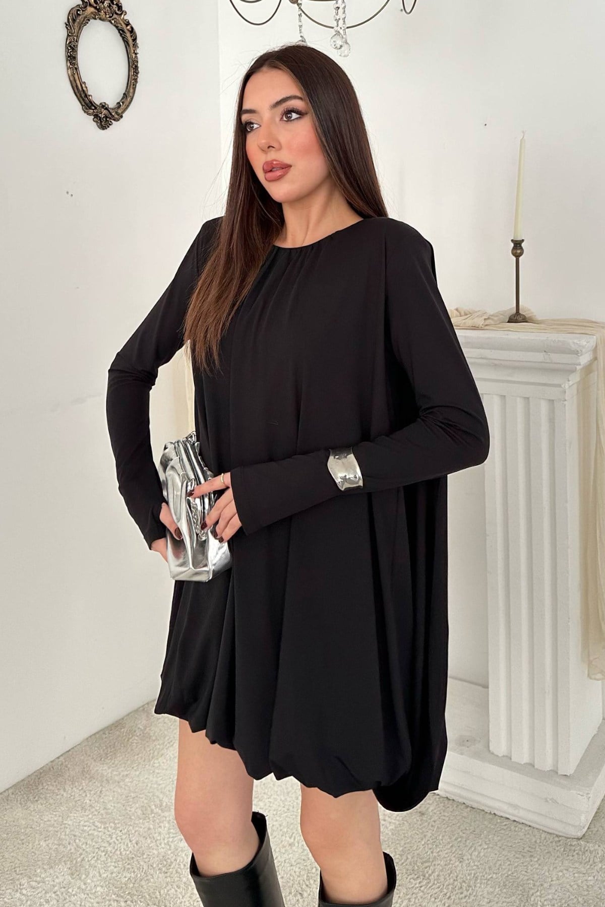Rochie neagră tip pelerină