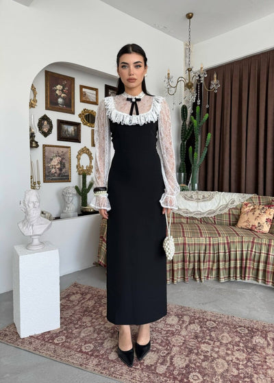 Rochie detaliată cu broșă tip sosetă