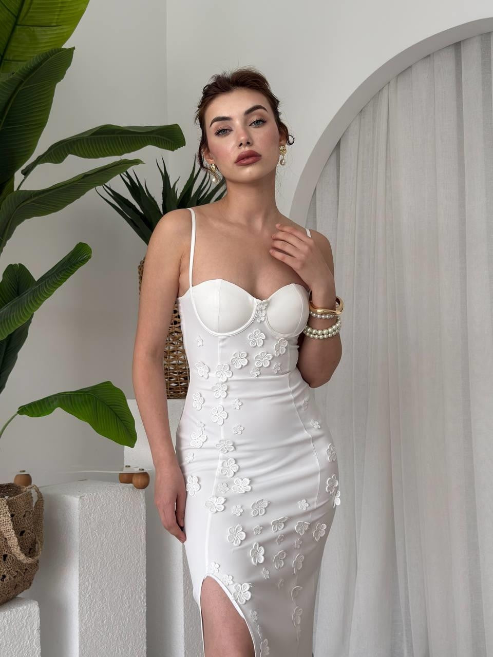 Rochie Stor cu Detalii de Trandafiri