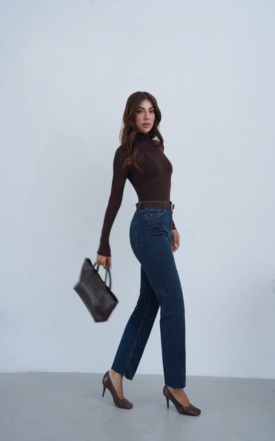 Blugi de damă conici, talie înaltă, tăieturi la gleznă, cu curea, denim închis la culoare