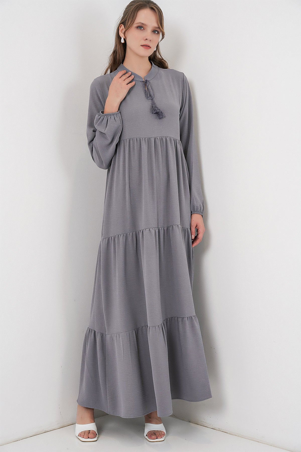 Rochie T1627 cu guler și decorații - Gri