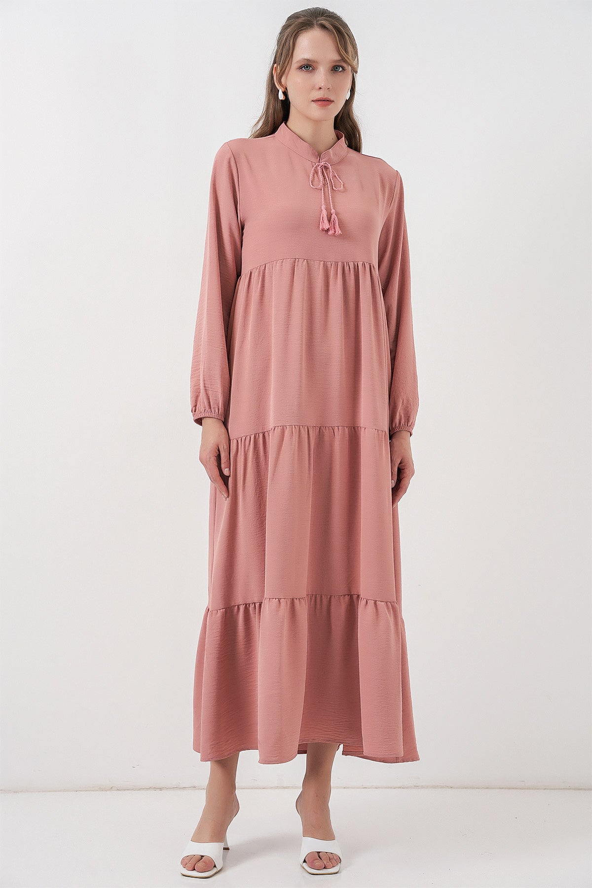 Rochie T1627 cu guler și decorații - Pudră