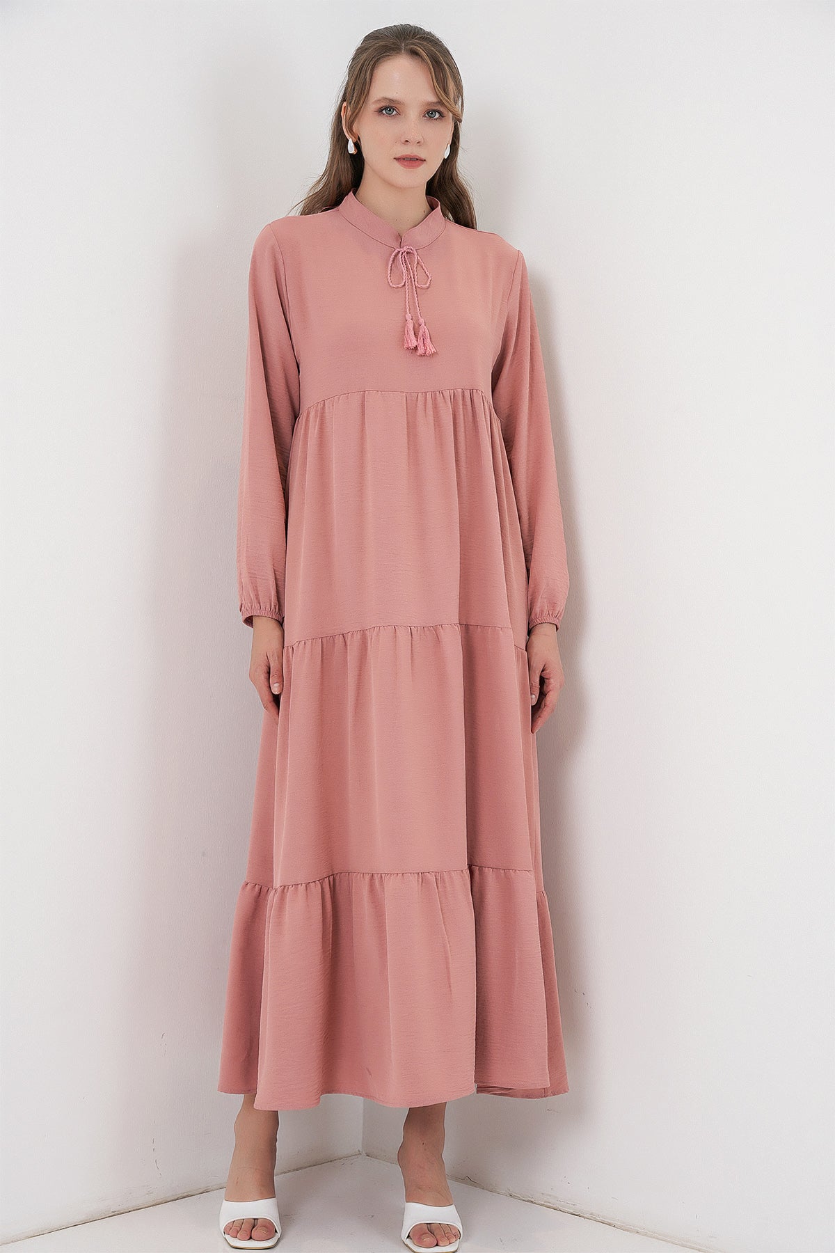 Rochie T1627 cu guler și decorații - Pudră