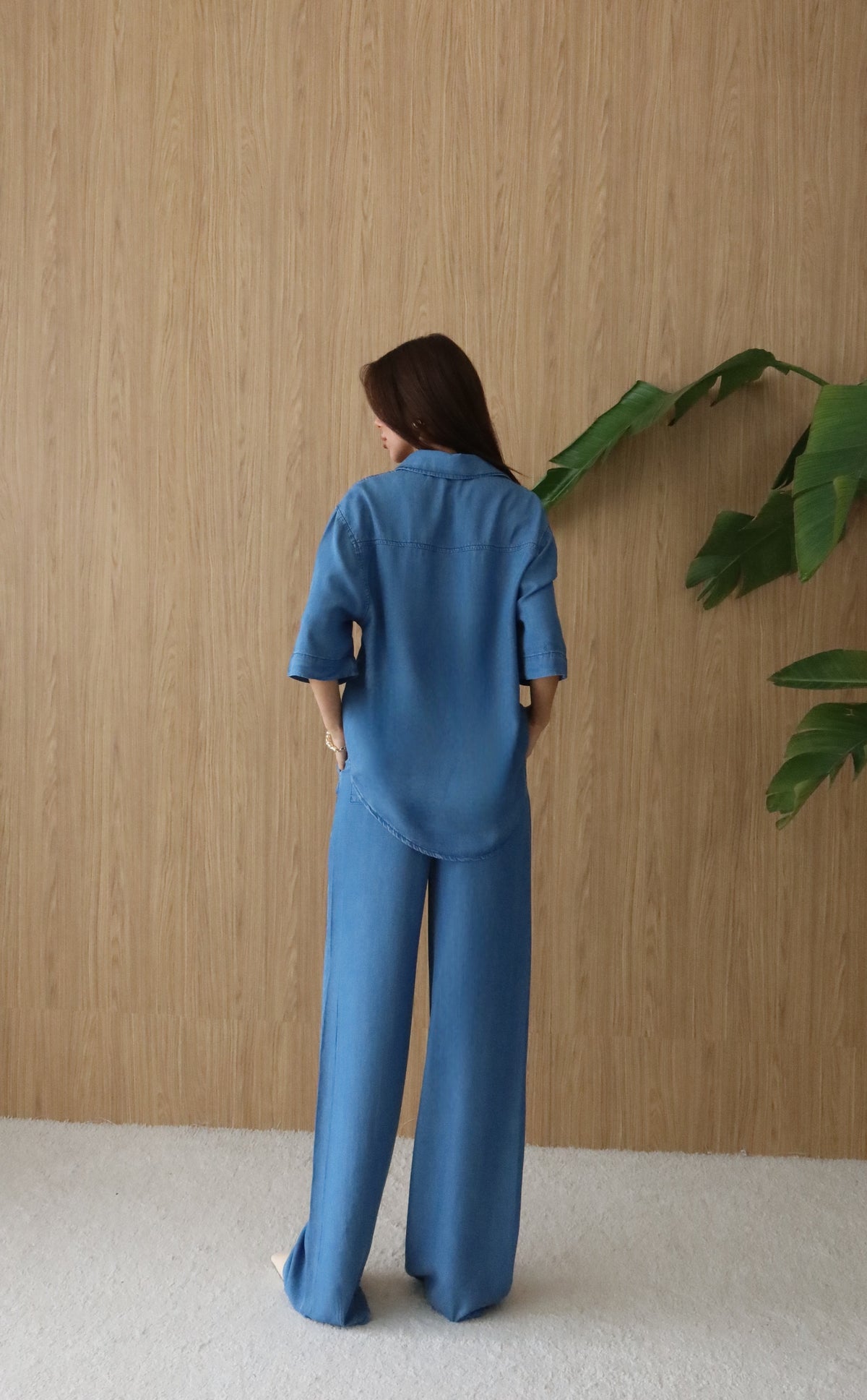 Ansamblu Palazzo cu Pantaloni Tăiere Largă, Cămașă cu Mânecă Jumătate Buzunar Unic și Bandă Elastică la Talie