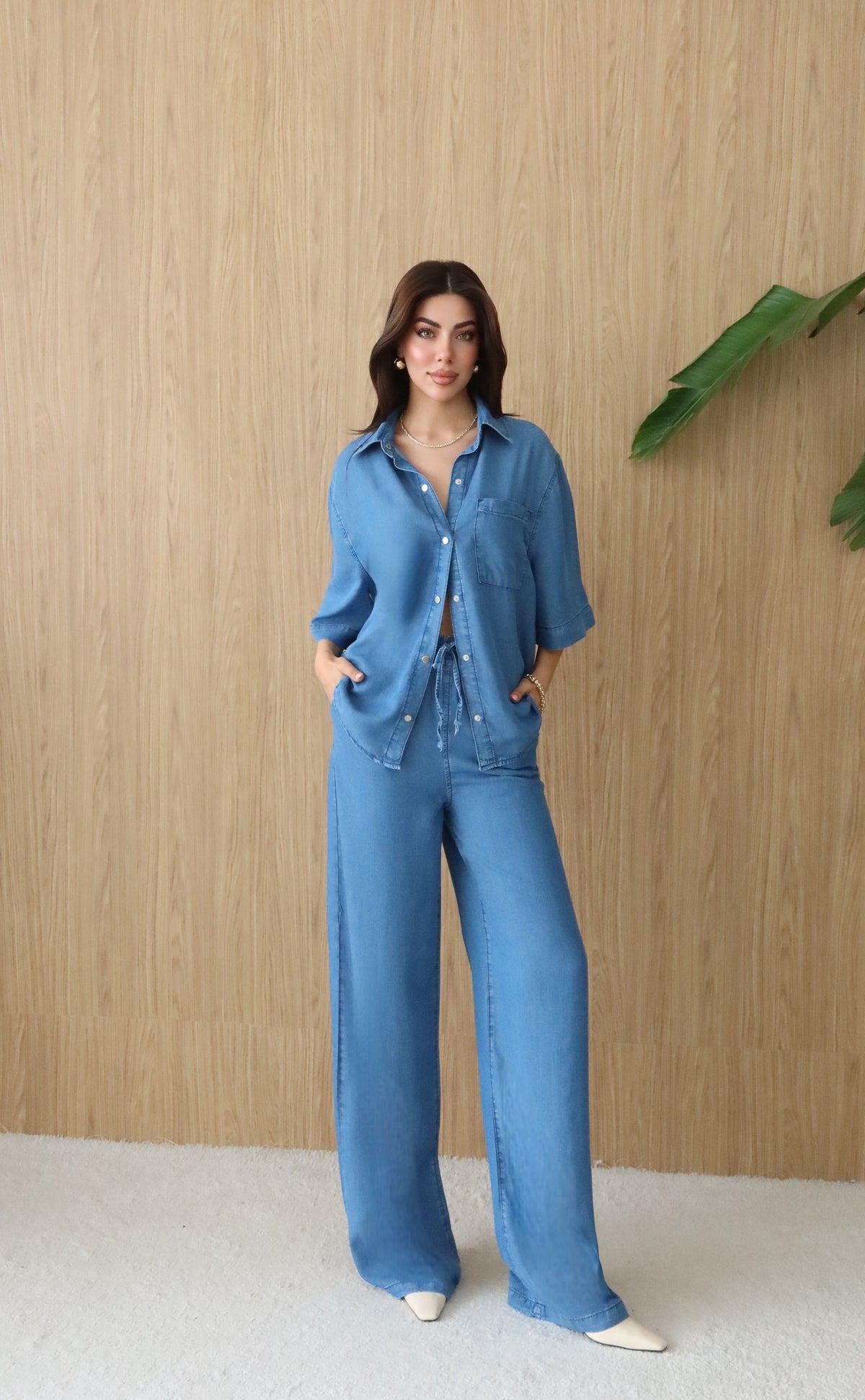 Ansamblu Palazzo cu Pantaloni Tăiere Largă, Cămașă cu Mânecă Jumătate Buzunar Unic și Bandă Elastică la Talie