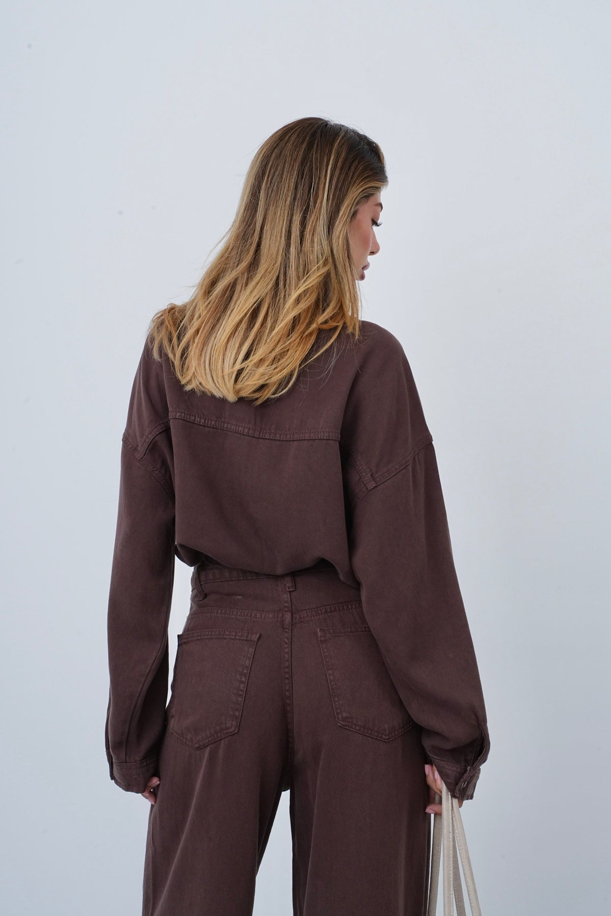 Çift Cepli Denim Gömlek ve Geniş Paça Pantolon  Kadın Tencel Kahve Takım