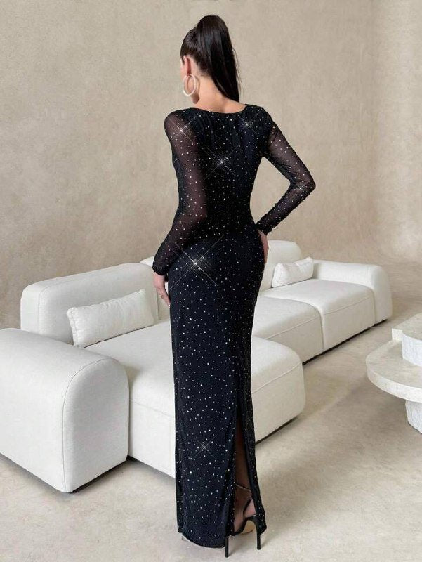 ROCHIE DE LUNGIME MAXIMĂ CU DETALIU CĂRBUNAȘ