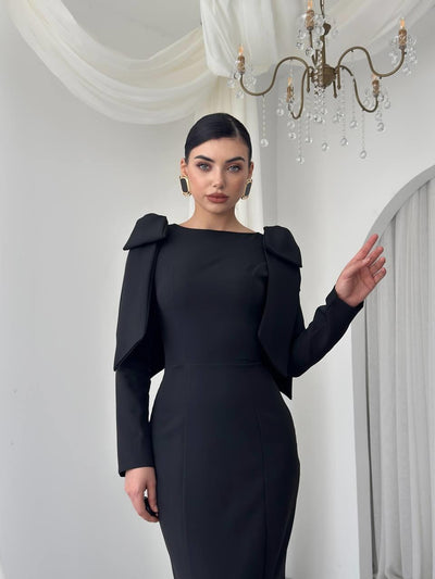 Rochie cu detalii șireturi și nasturi