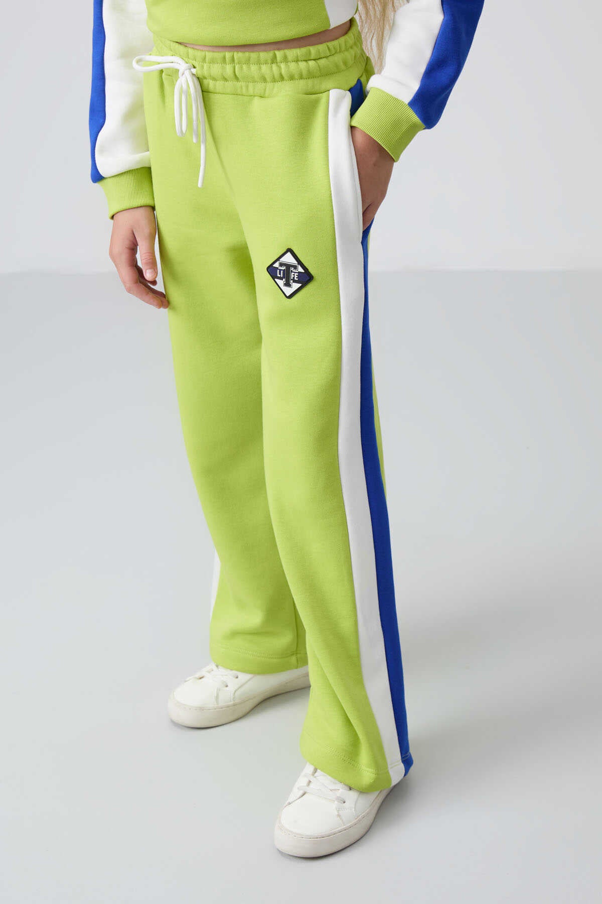 Tommylife Toptan 7-15 Yaş O Yaka Standart Kalıp Kız Çocuk Eşofman Takımı 75165 Lime Yeşil