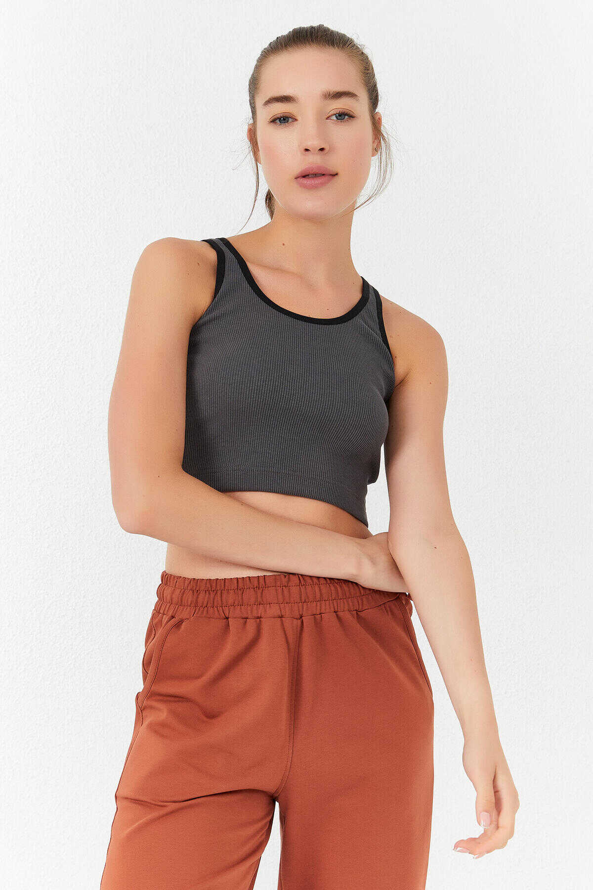 Tommylife Toptan Antrasit Basic Sıfır Kol Dar Kalıp U Yaka Kadın Crop Top Atlet - 97160