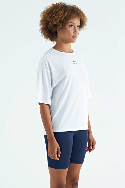Tommylife Toptan Beyaz O Yaka Baskı Detaylı Oversize Kısa Kol Kadın T-Shirt - 97263