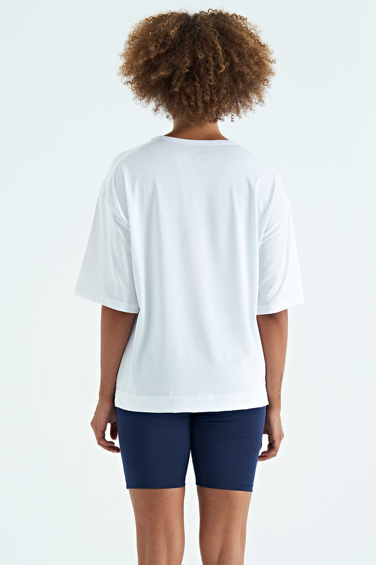 Tommylife Toptan Beyaz O Yaka Baskı Detaylı Oversize Kısa Kol Kadın T-Shirt - 97263