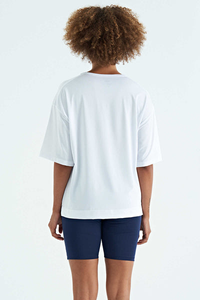 Tommylife Toptan Beyaz O Yaka Baskı Detaylı Oversize Kısa Kol Kadın T-Shirt - 97263