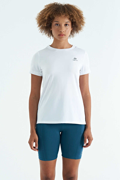 Tommylife Toptan Beyaz Sırt Yırtmaç Detaylı O Yaka Kısa Kollu Standart Kalıp Kadın T-Shirt - 97267