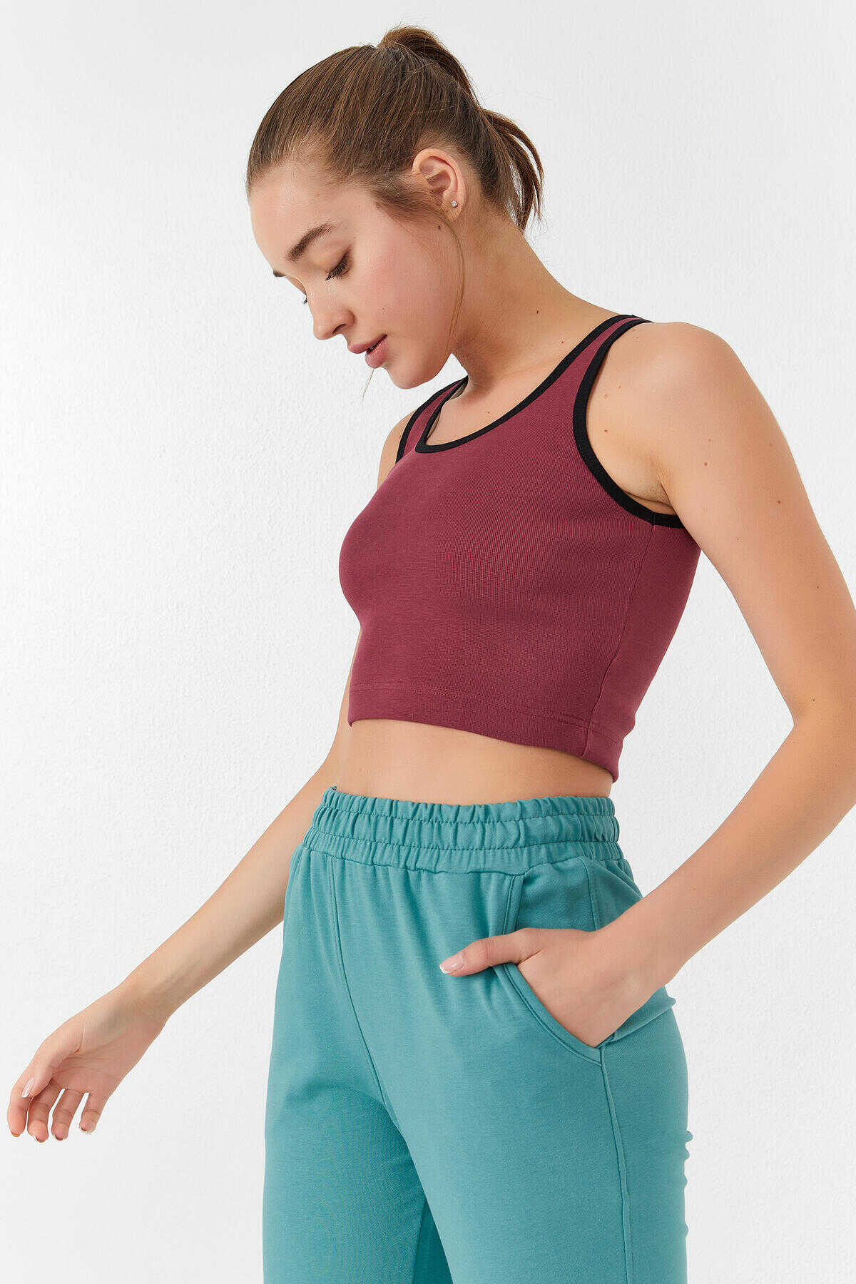 Tommylife Toptan Bordo Basic Sıfır Kol Dar Kalıp U Yaka Kadın Crop Top Atlet - 97162