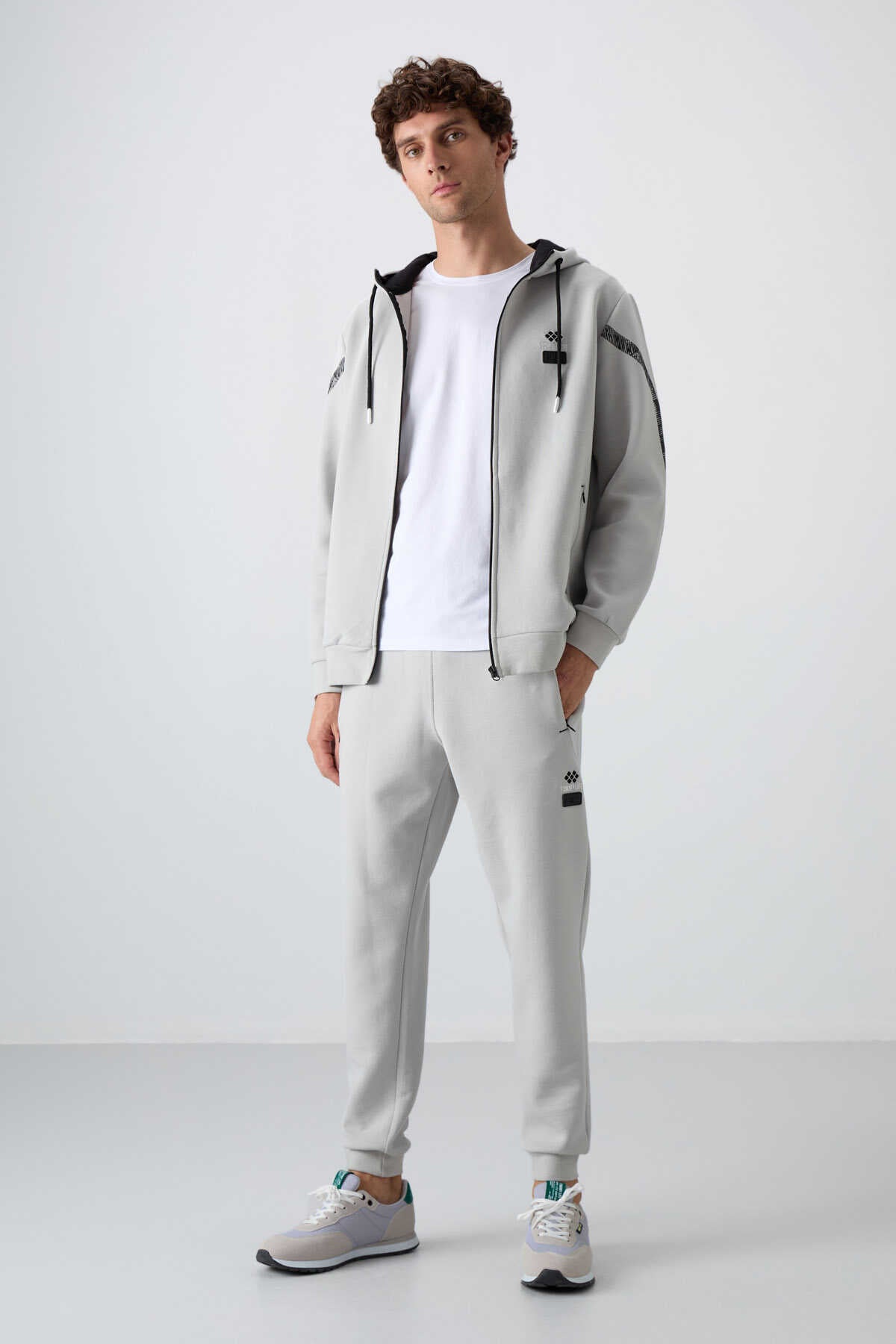 Set trening bărbătesc Tommylife Wholesale Comfort Fit cu imprimeu 85236 Stone