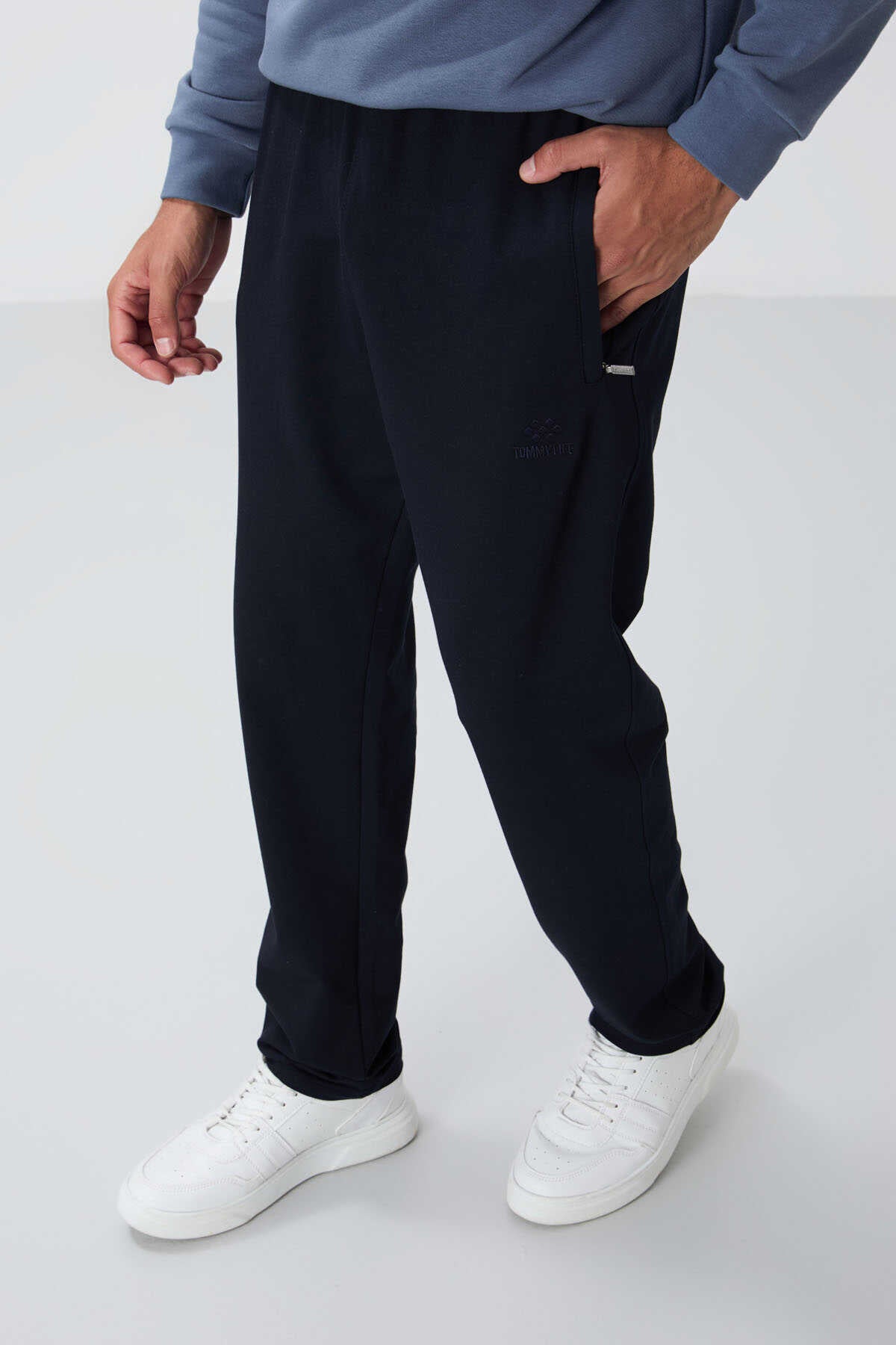 Pantaloni de trening Tommylife Wholesale Slim Fit Classic Leg pentru bărbați 84669 Bleumarin
