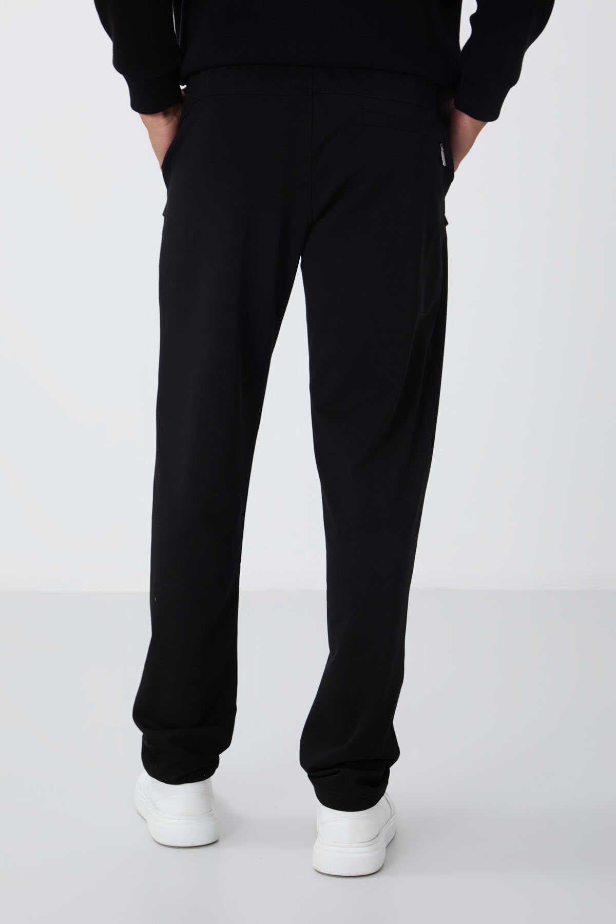 Pantaloni de trening Tommylife Wholesale Slim Fit Classic Leg pentru bărbați 84669 Negri