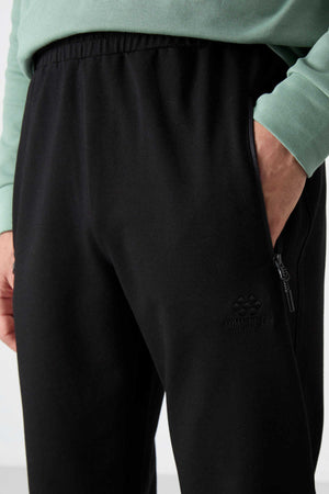 Pantaloni de trening Tommylife Wholesale Slim Fit Classic Leg pentru bărbați 84671 Negri